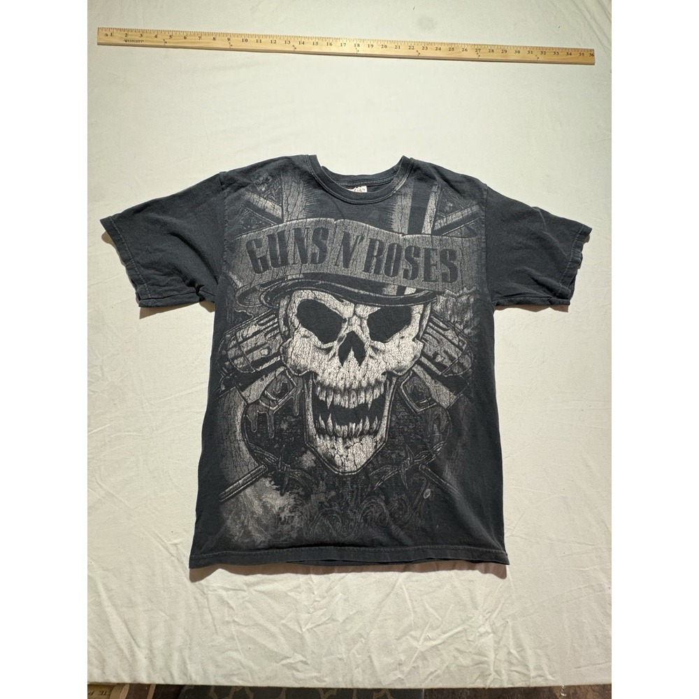 Guns N Roses Skull Graphic T Shirt Fruit of the Loom Heavyweight Black Band Tee
